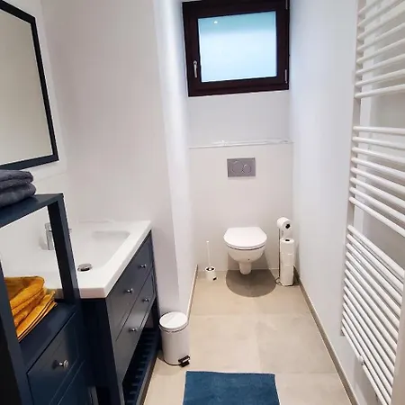 Maison Confortable Avec Balcon Et Coin Terrasse